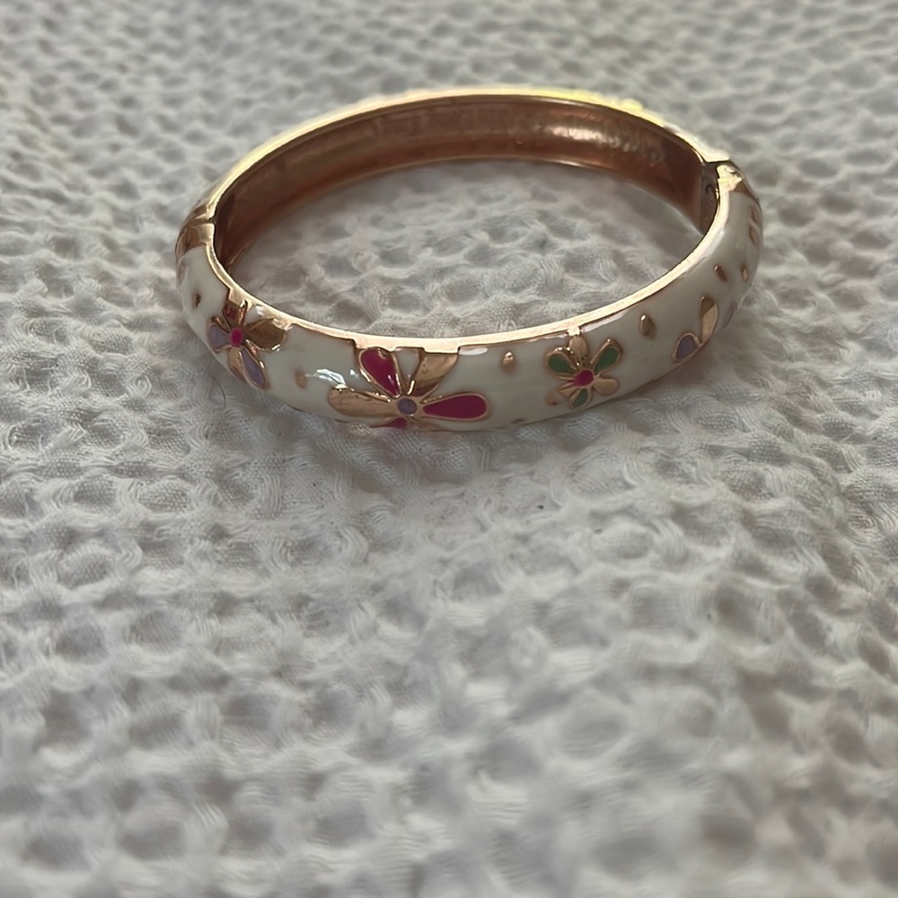 Women’s daisy bracelet